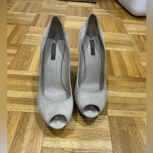 Louis Vuitton heels size 39